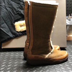 Ugg boots with zipper